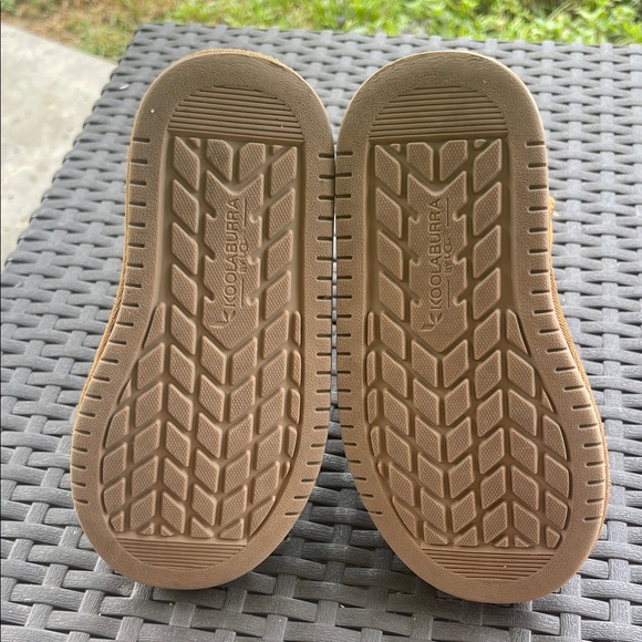 Koolaburra Tan Kids Boots with White Lining - Picture 4 of 4